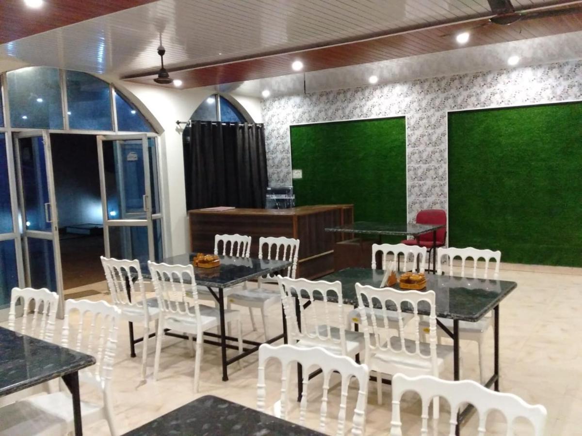 Hotel Jungle Palace Resort Umariā 외부 사진
