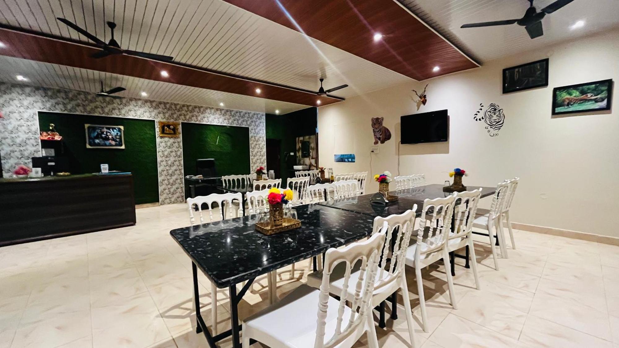 Hotel Jungle Palace Resort Umariā 외부 사진